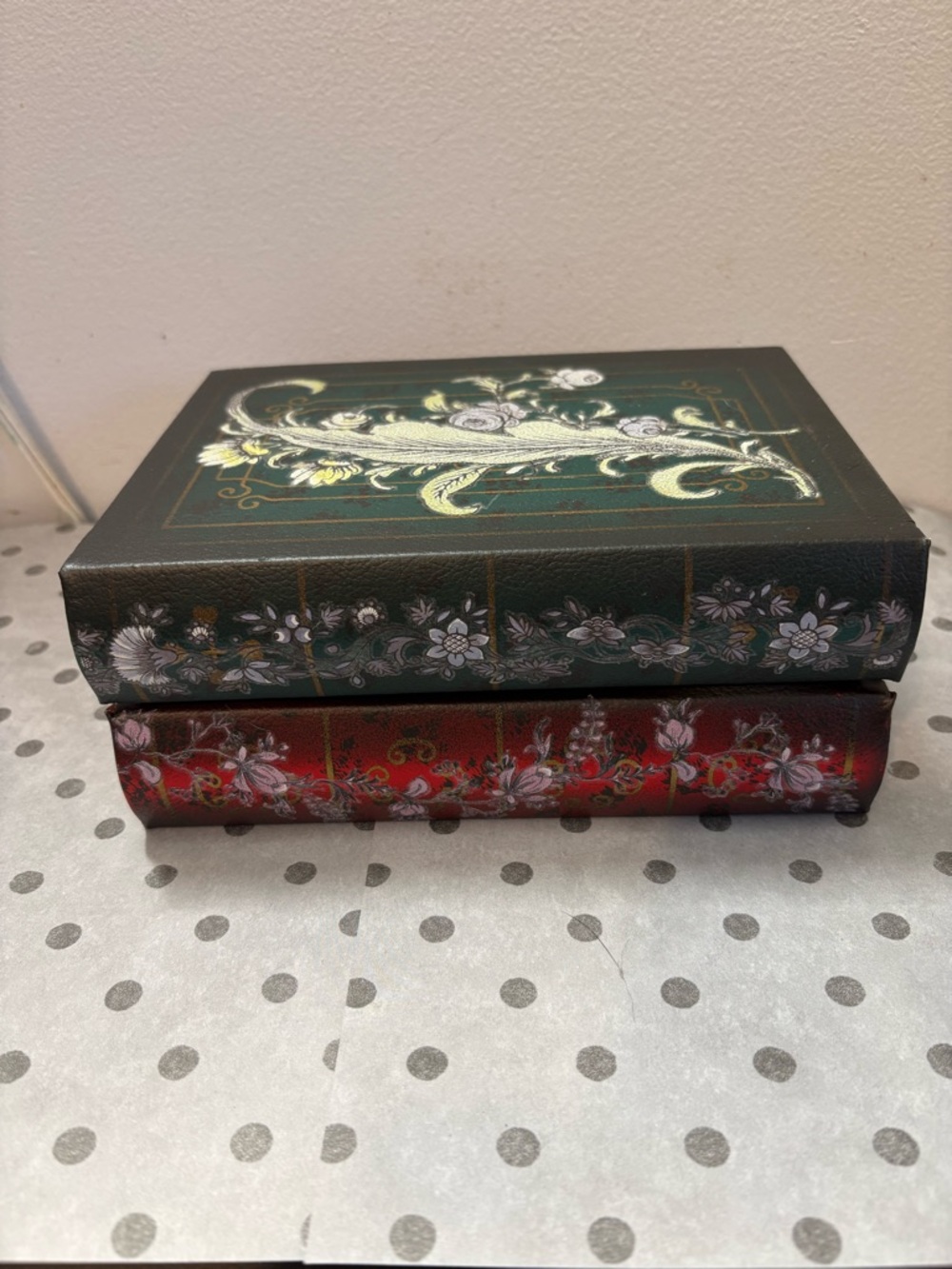 Hideaway Book Box - Picture 2 of 7